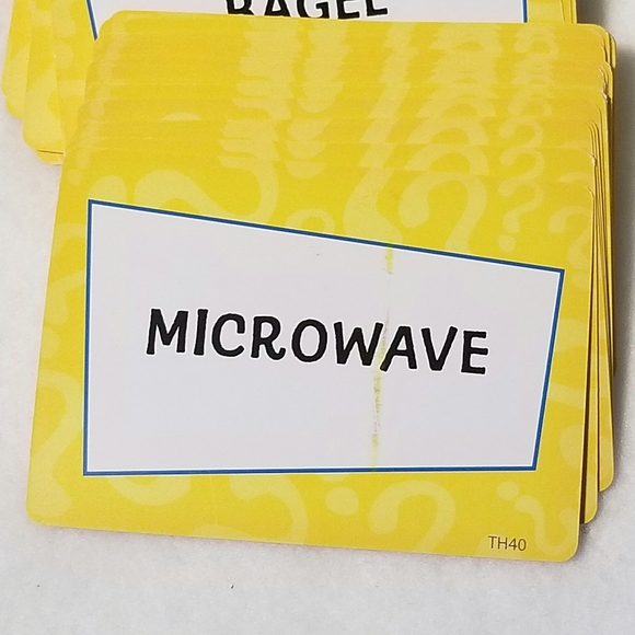 Spin Master Game HedBanz Act Up! - Picture 5 of 9